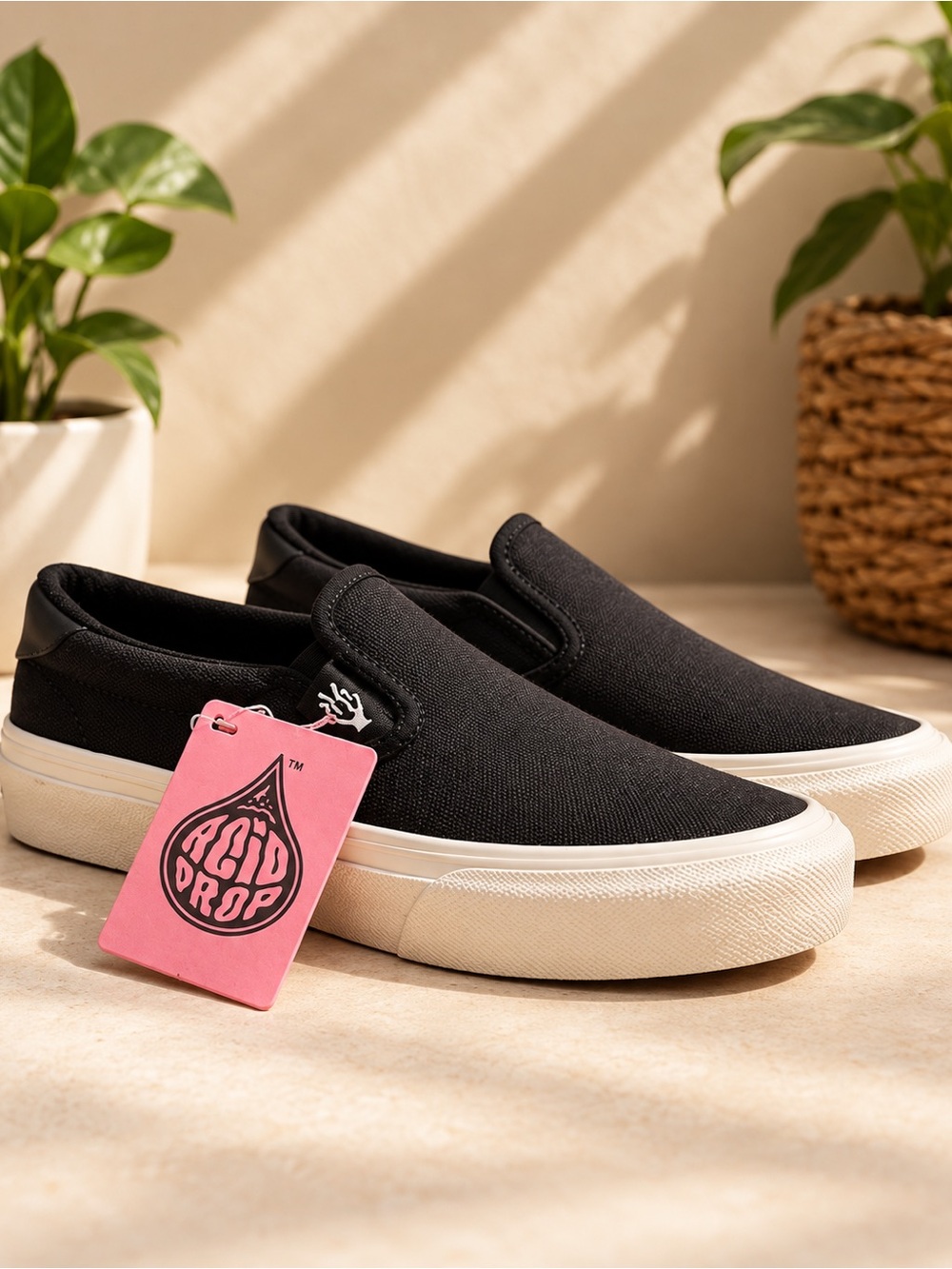 Straye Slip-On Skate Shoes Black Men’s 5.5 Women’s 7 NWT